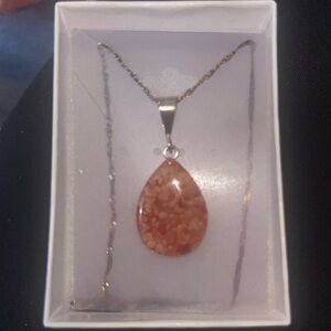 *BRAND NEW/UNUSED 🆕* Elegant Orange/Coral Teardrop Pendant Necklace From Bermuda